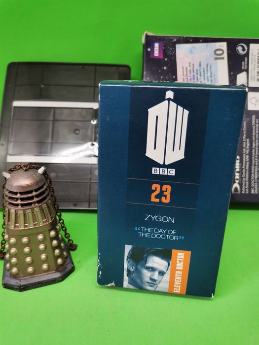 Dr Who. Calendar 2016 și figurină Zygon. Figurină Dalek din metal
