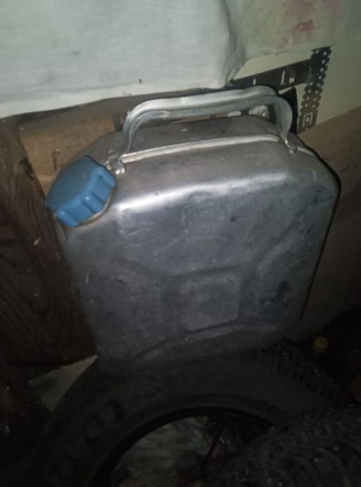 Продам канистра 10л алюминий