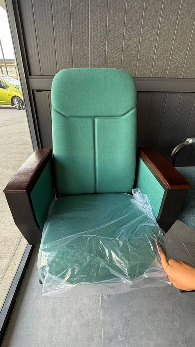 “Yangi auditoriya kreslolari — maktab, institut va ofislar uchun ideal