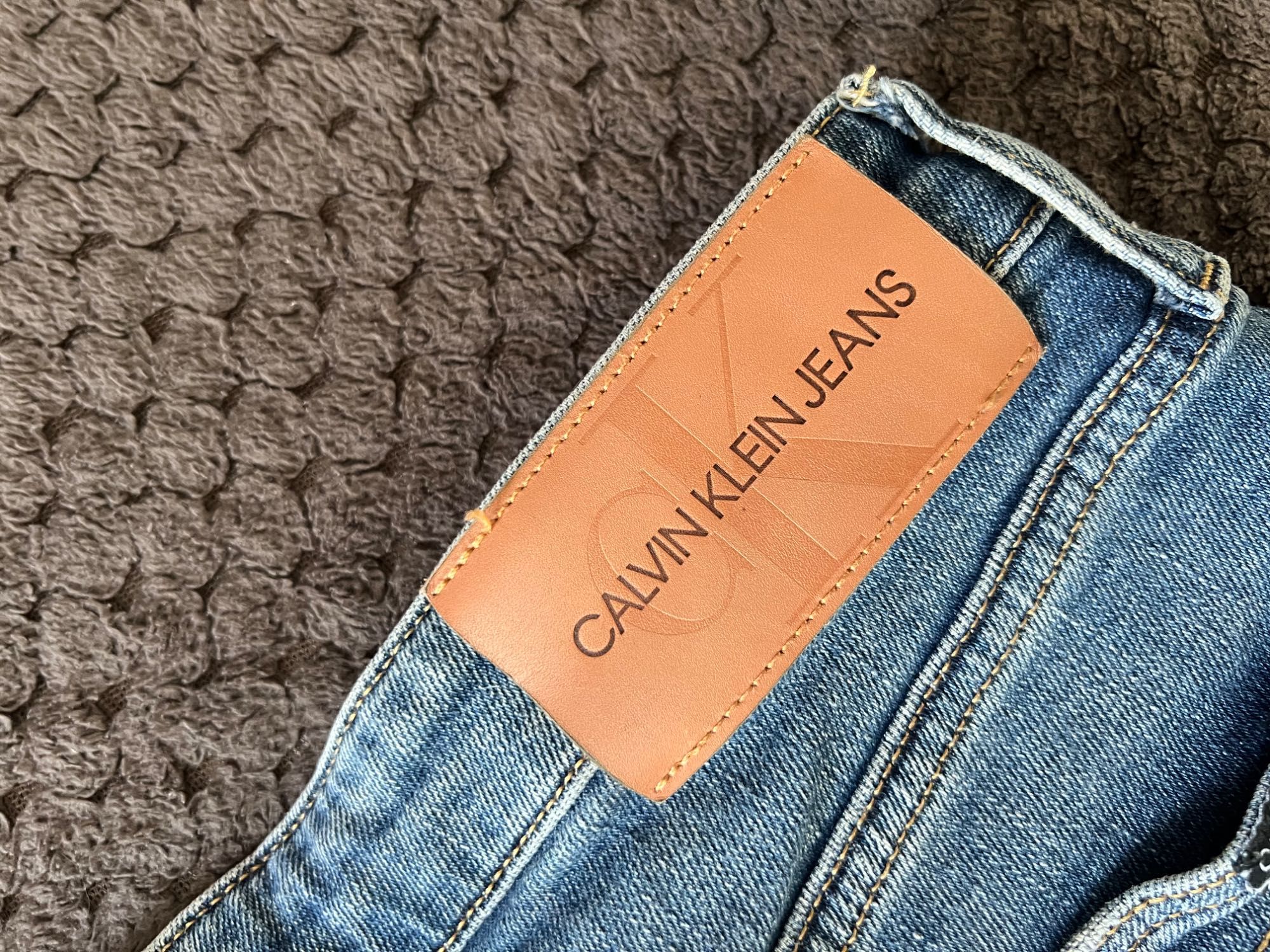 Оригинални дънки на Calvin Klein Jeans