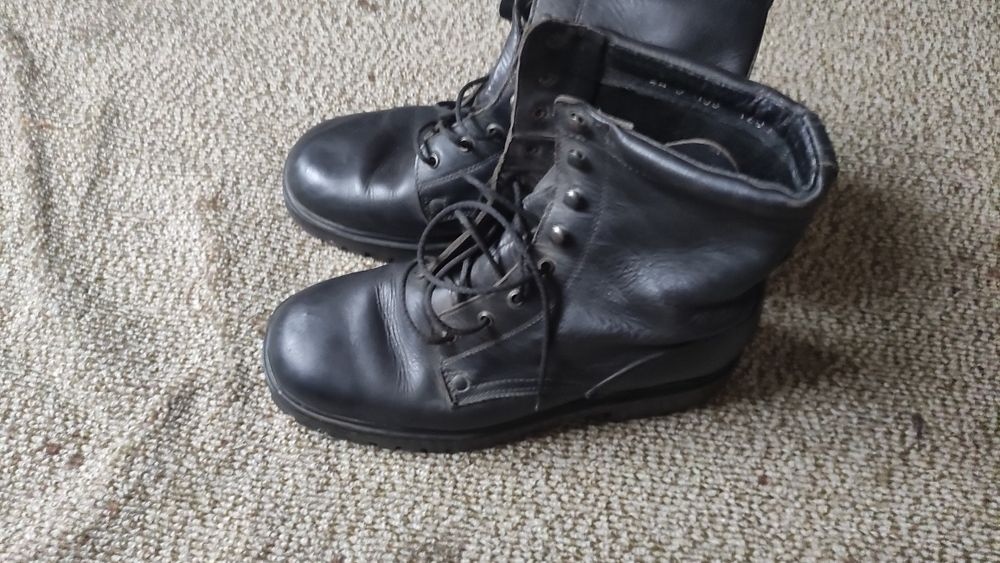 Продавам полицейски кубинки