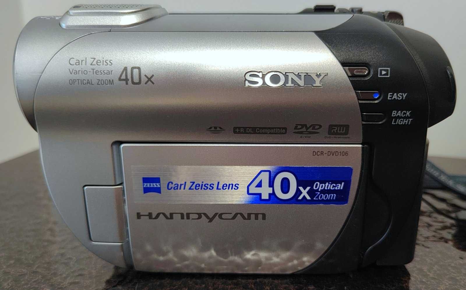Продавам видео камера Сони с дискове за многократно записване.