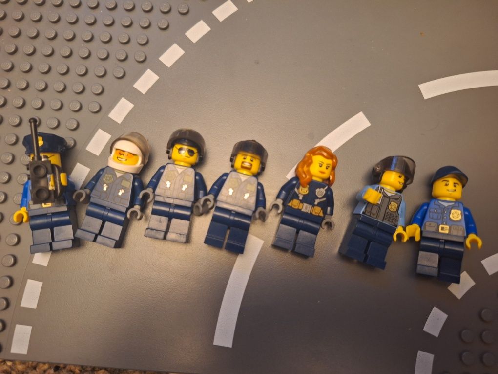 Lego city фигурки на полицаи