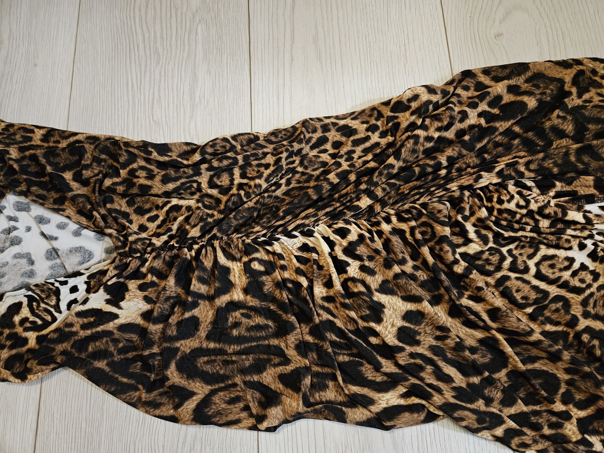 Rochie animal print cu spatele gol