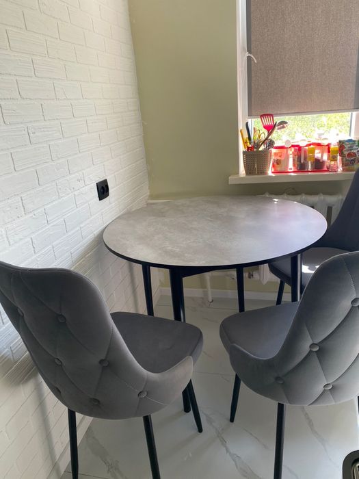 Продам кухонный стол(без стульев)