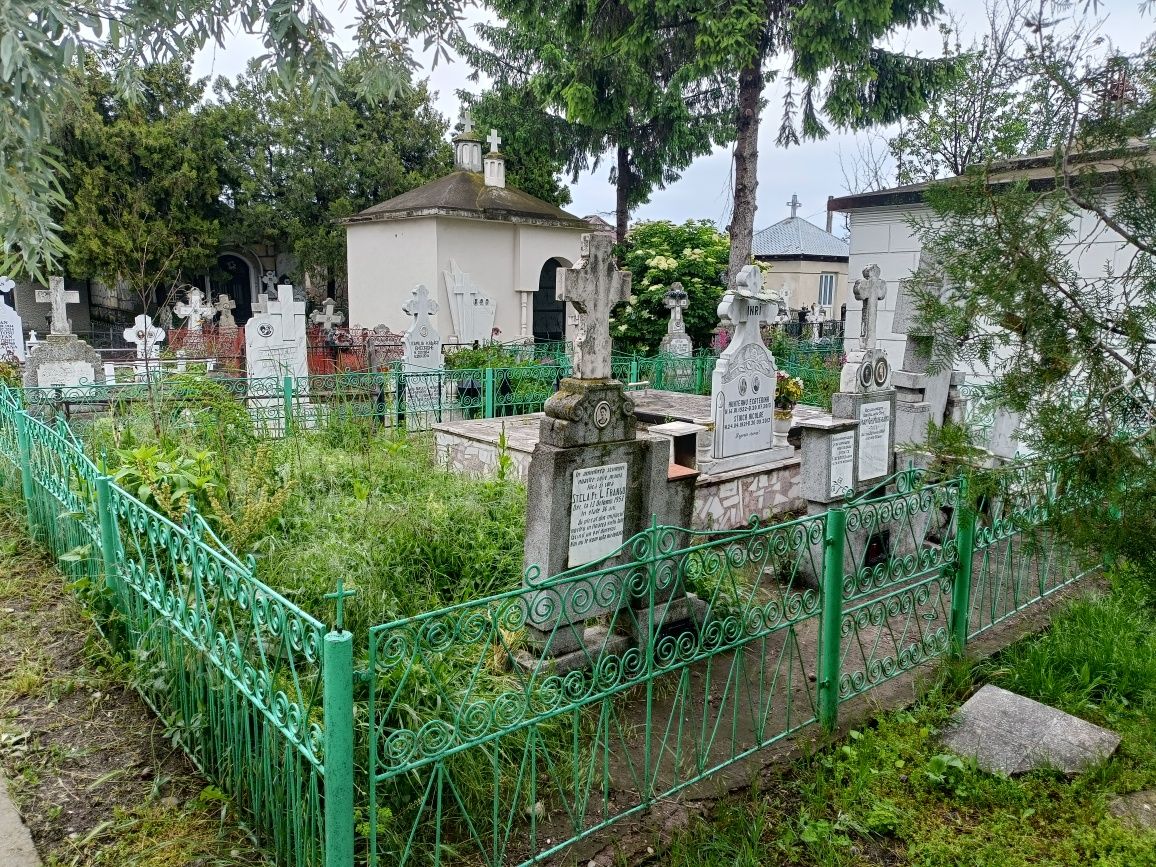 Loc de Veci la Intrare Cimitir Mizil