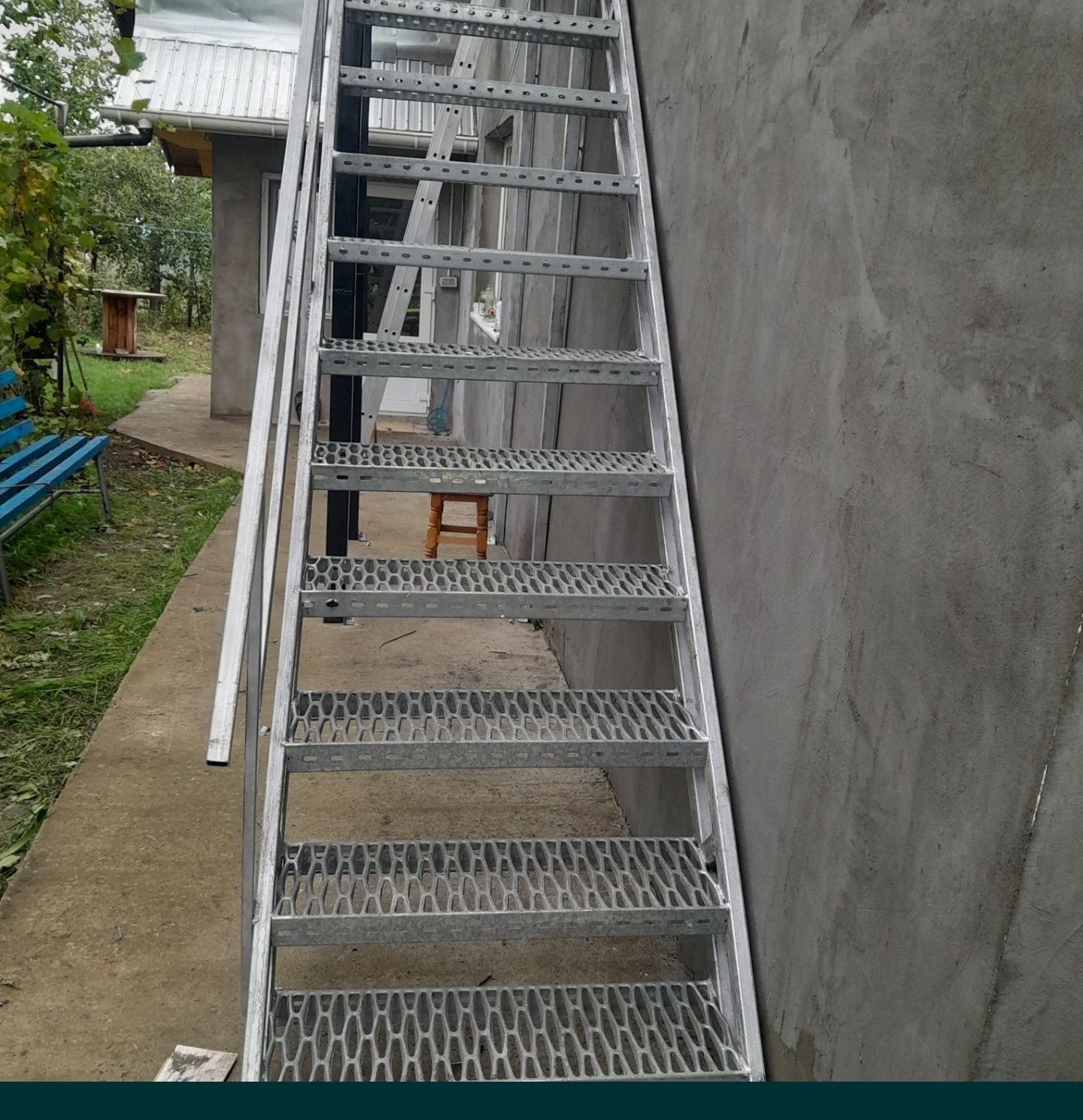 Confectionam scarii metalice zincate exterioare și pentru incendii , p