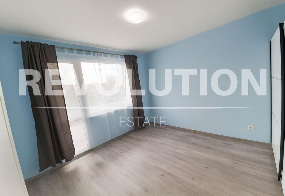 Дава се под наем Тристаен апартамент в Варна, Възраждане 2 - 100 кв.м за 500 € - Снимка #3