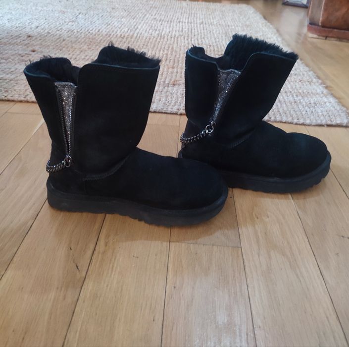 Vand gizme UGG marimea 36