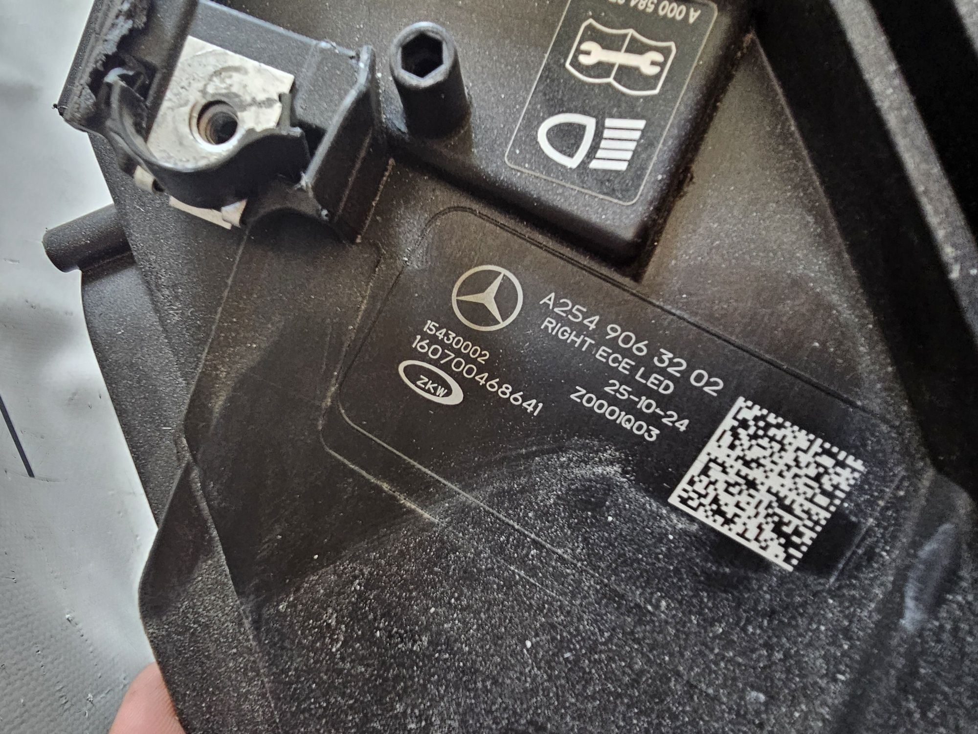 Far dreapta led Mercedes GLC W254 cod A2549063202 avariat