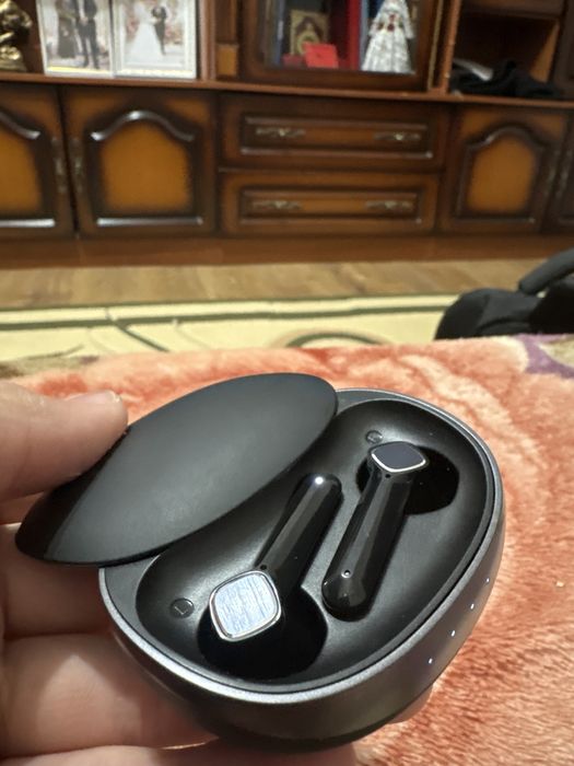 Продается безпроводной наушник