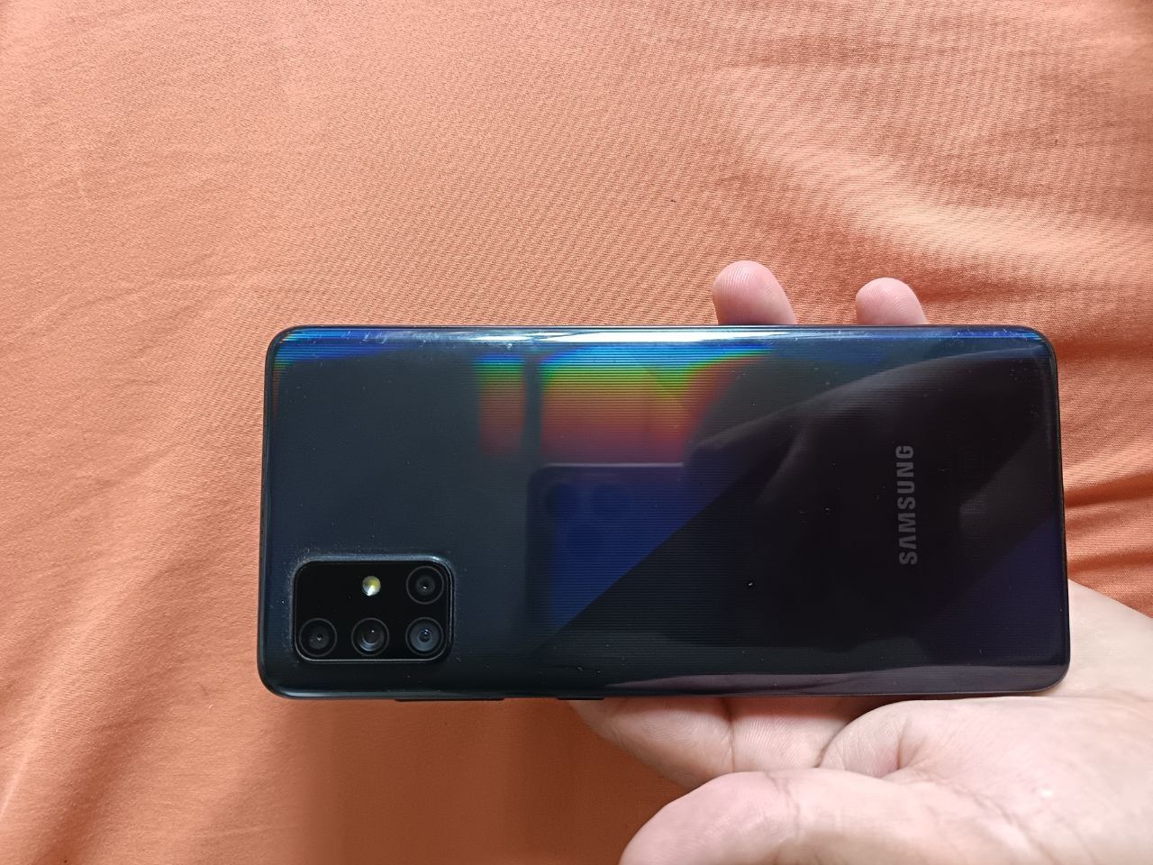 Samsung A71 
6/128 gb
ideal oladiganlar tel qilina
korobka document bo