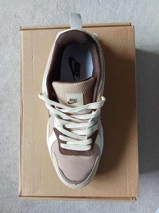 Дамски маратонки NIKE 39-40 номер