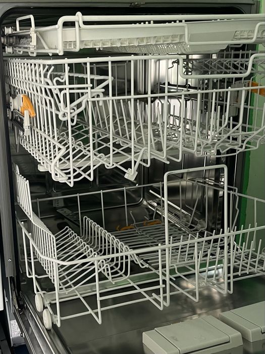 Съдомиялна Miele 60 см за пълно вграждане G1282Vi