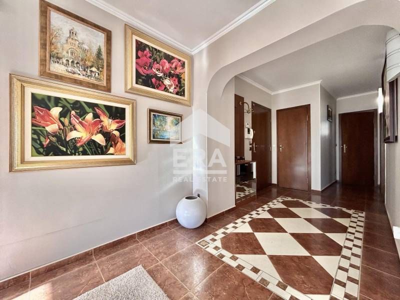 Дава се под наем Тристаен апартамент в София, Център - 138 кв.м за 1000 € - Снимка #6