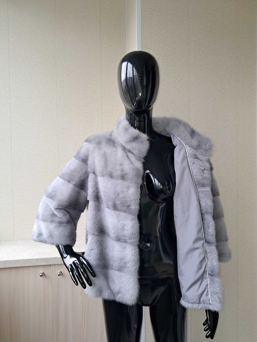 Haina de blana nurcă / vizon divină, incredibil. Culoare safir