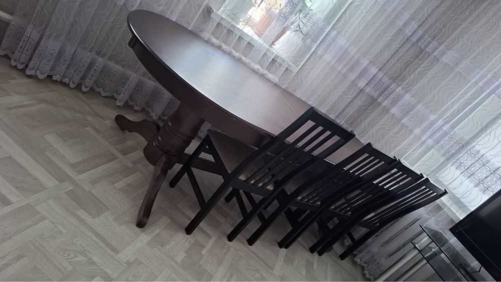 Продам стол в гостиную или на кухню