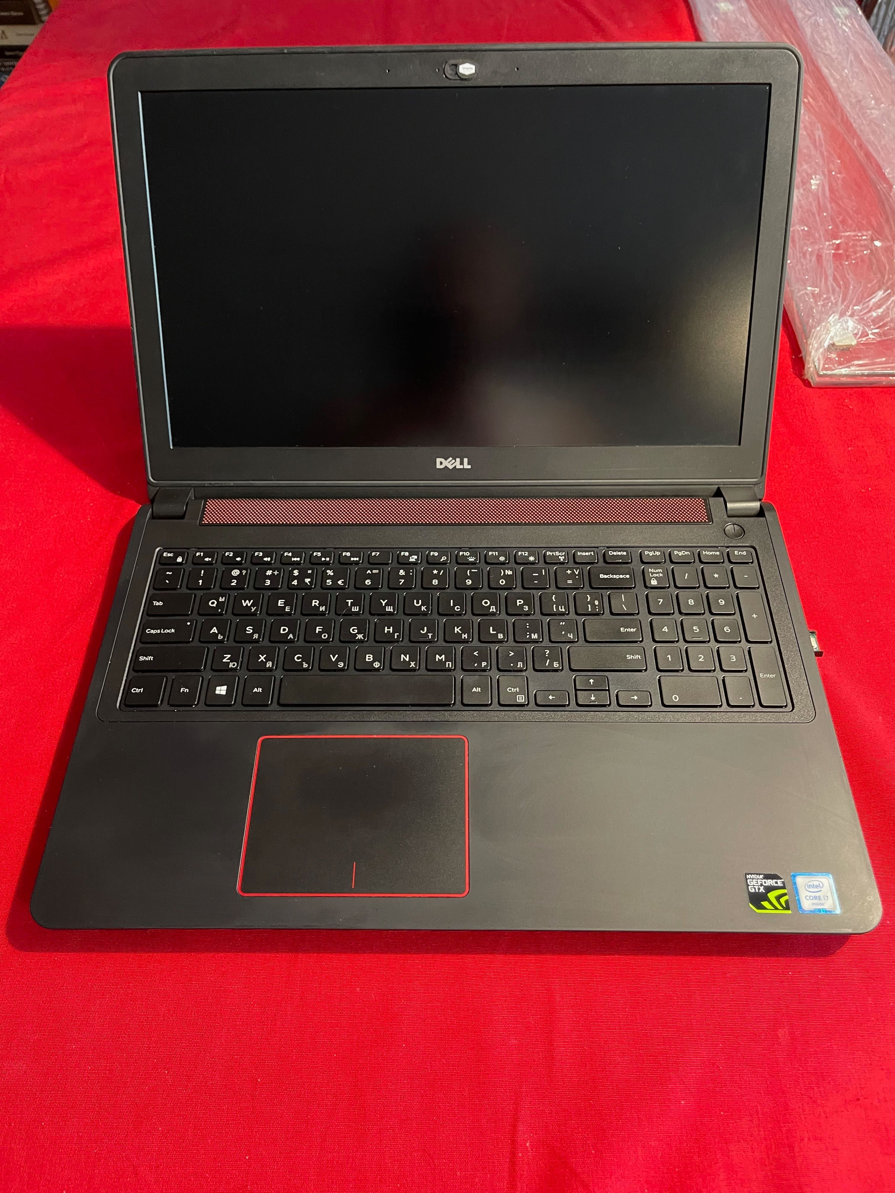 Геймърски лаптоп Dell Inspiron 7559