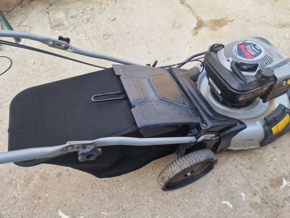 Masina de tuns iarba sau gazon Wingart pe benzina cu tractiune si cos8