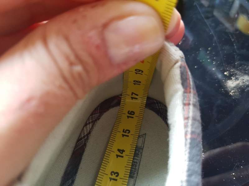 Маратонки 27 номер, НАМАЛЕНО !