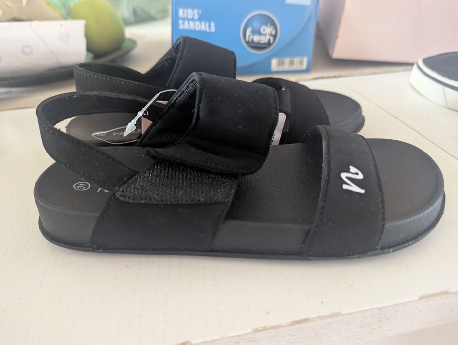 Сандали за момиче