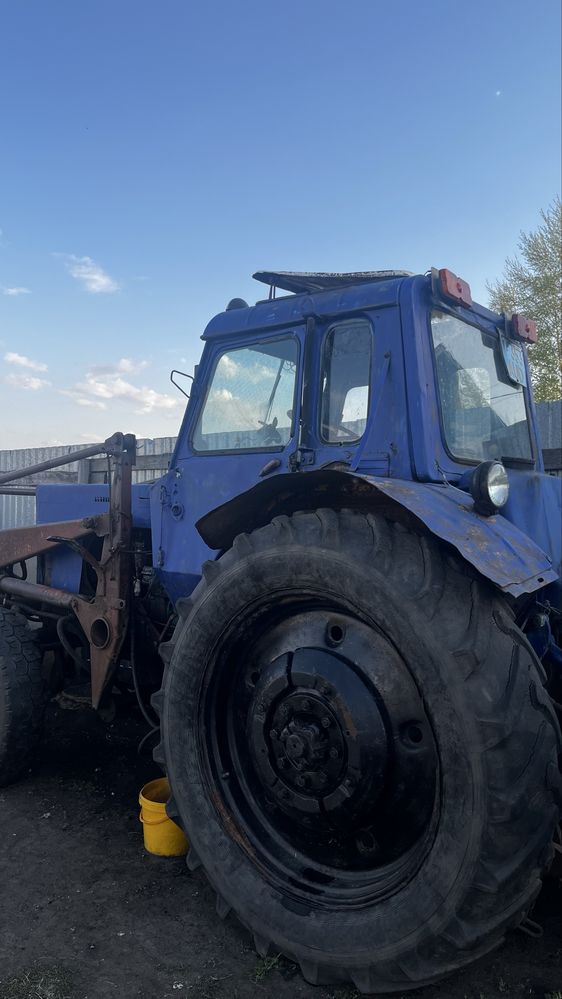 Продам трактор с куном + ковш, вилы, косилка.