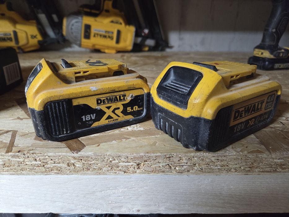 Acumulatori Dewalt 2 buc/200 lei