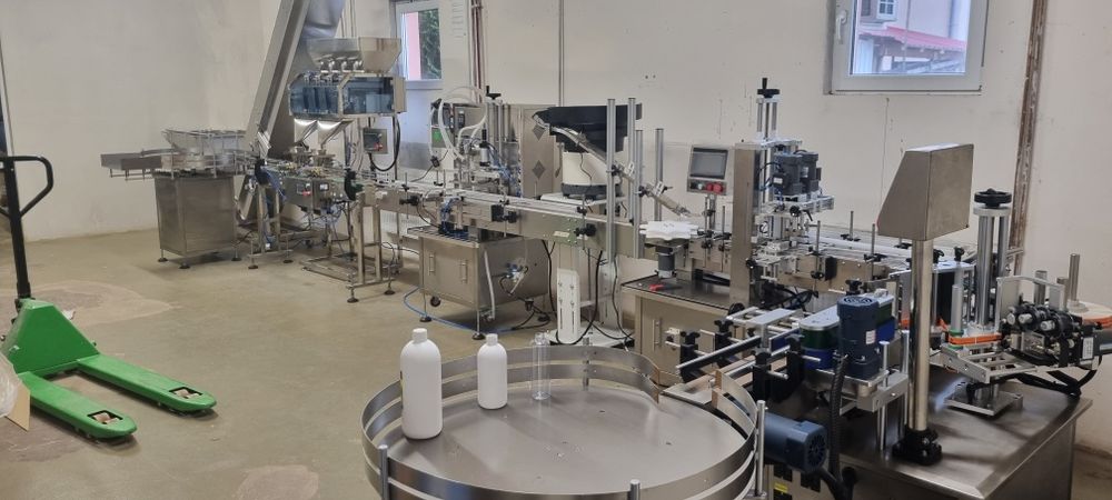 Linie de imbuteliat apă, creme, granulate, produse mixte