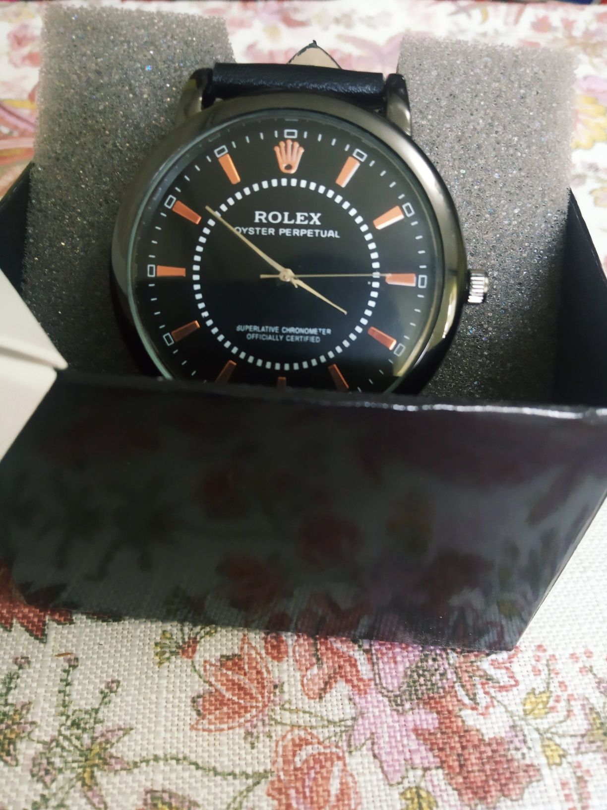 Rolex soat sotiladi