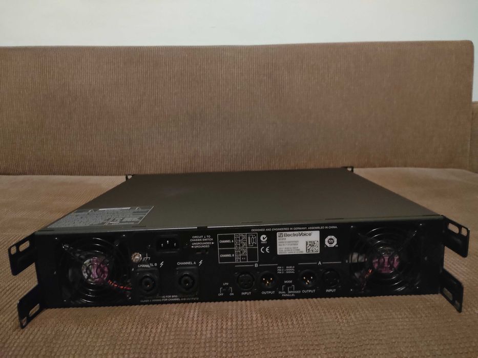 Amplificator de putere statie Lab Gruppen ipd 2400 de 2x1200w cu dsp