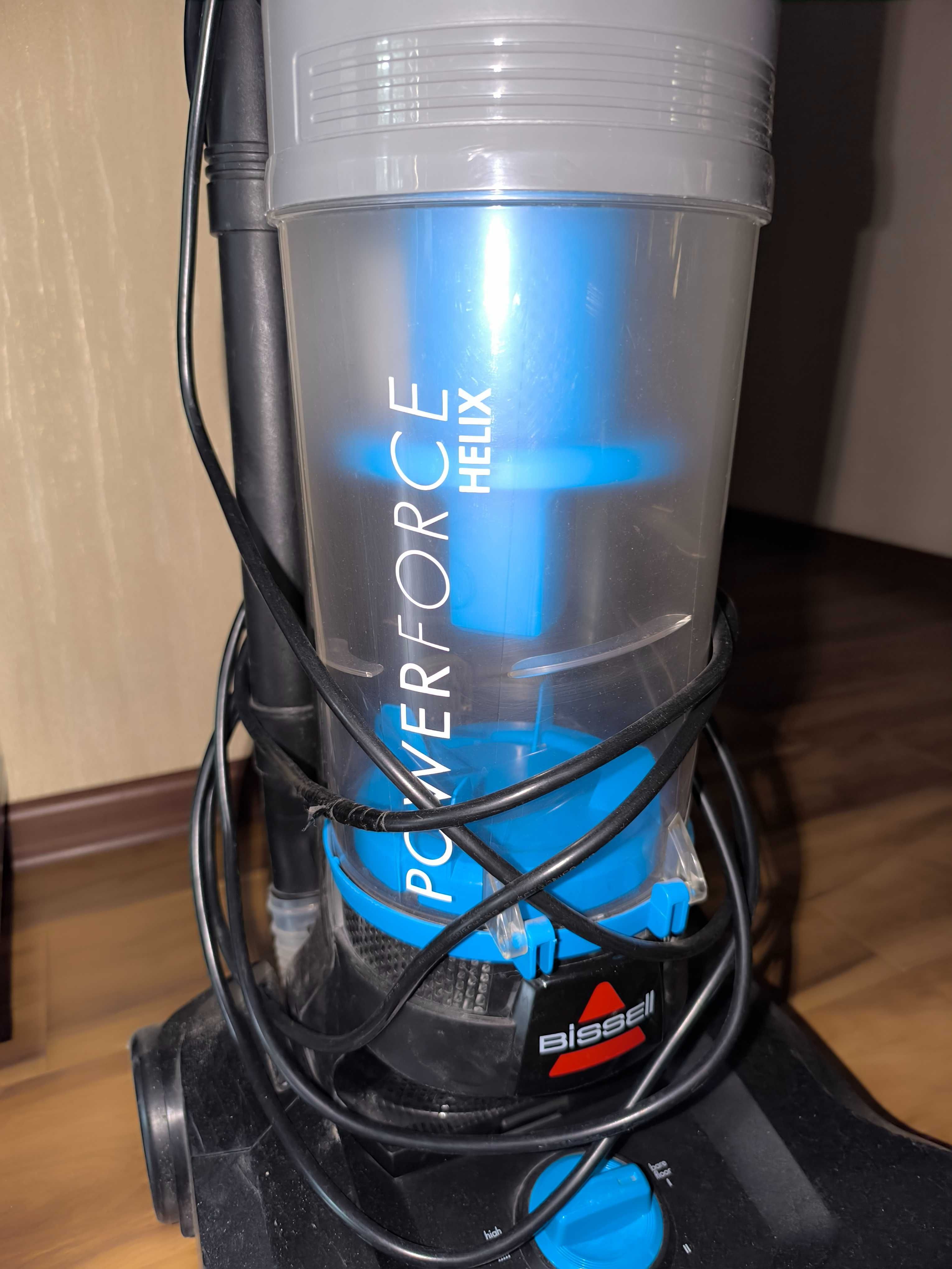 Продаю Пылесос Bissell на запчасти