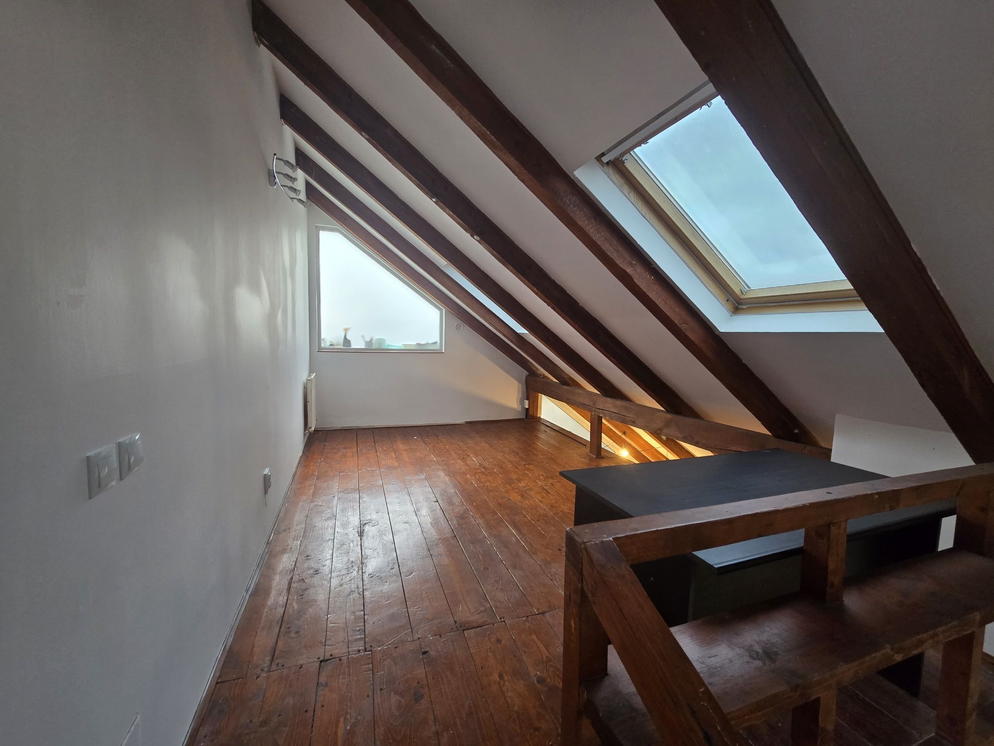 PF Inchiriez Apartment mansarda 3 camere zona Bună ziua