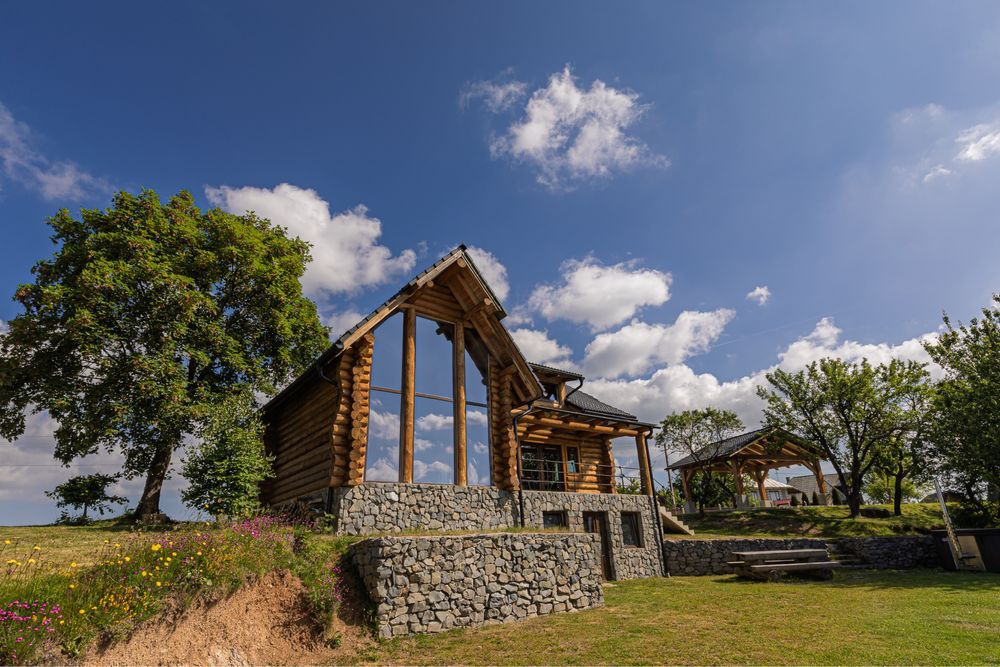 Cabana de inchiriat.