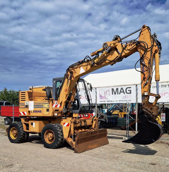 excavator pe roti/cale ferata CASE 788