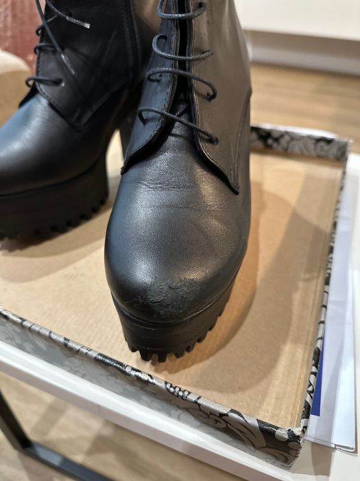 Черни дамски кожени боти