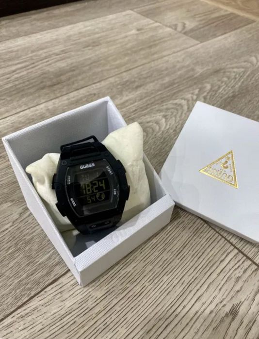 Продаю оригинальные мужские часы Guess GW0340G4 — почти новые!
