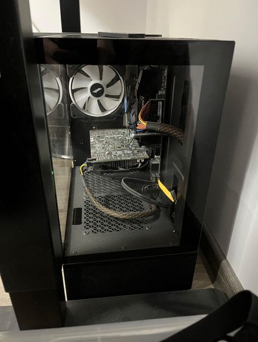 Vând pc în condiție foarte bună,nefolosit