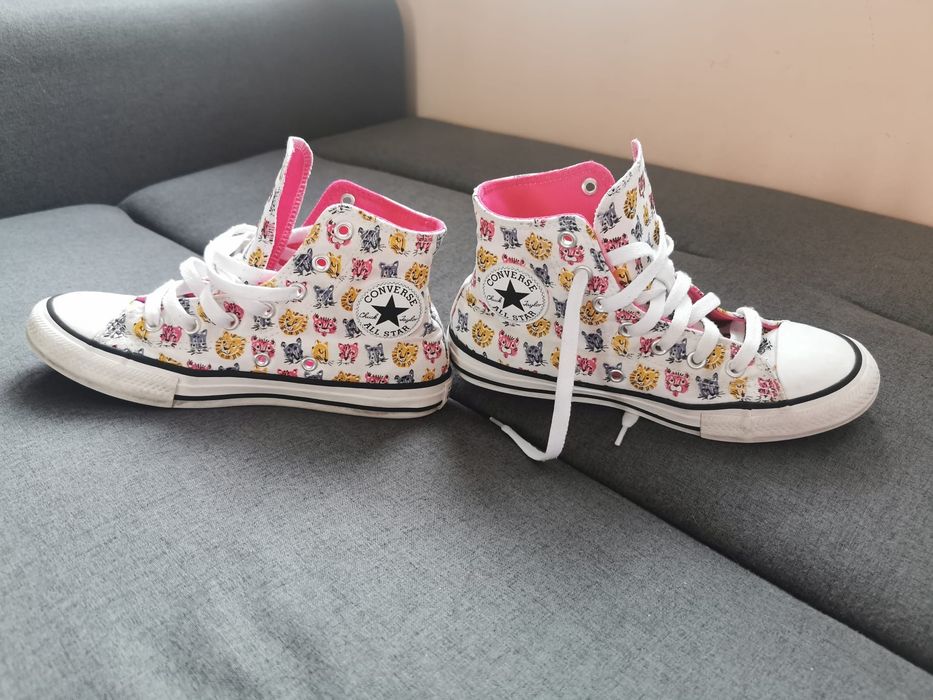 New Balance , Converse, Nike