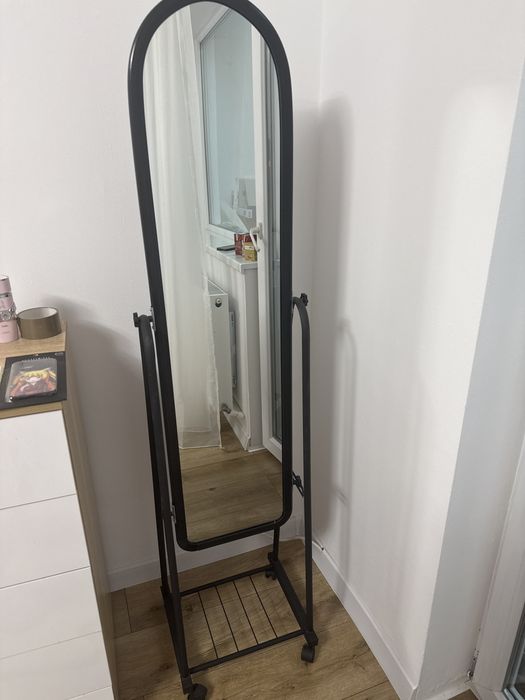 Oglinda,in stare excelenta