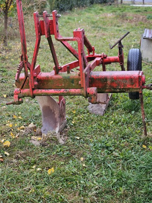 Plug de tractor de vânzare