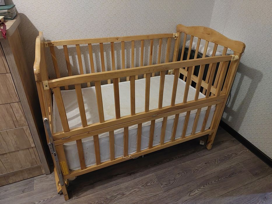 Детская кроватка
