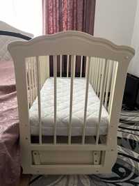 Кроватка для новорожденных с маятником, ящиком