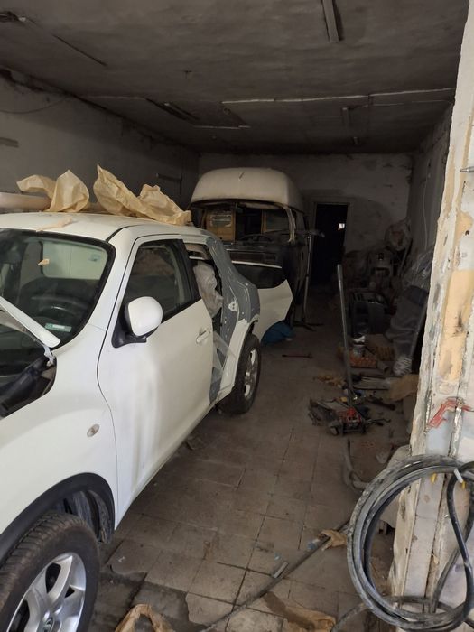 Автосервиз с камера за боядисване