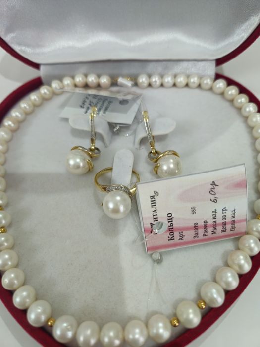 Продам новый Итальянский набор с бриллиантами и жемчугом.585пр.