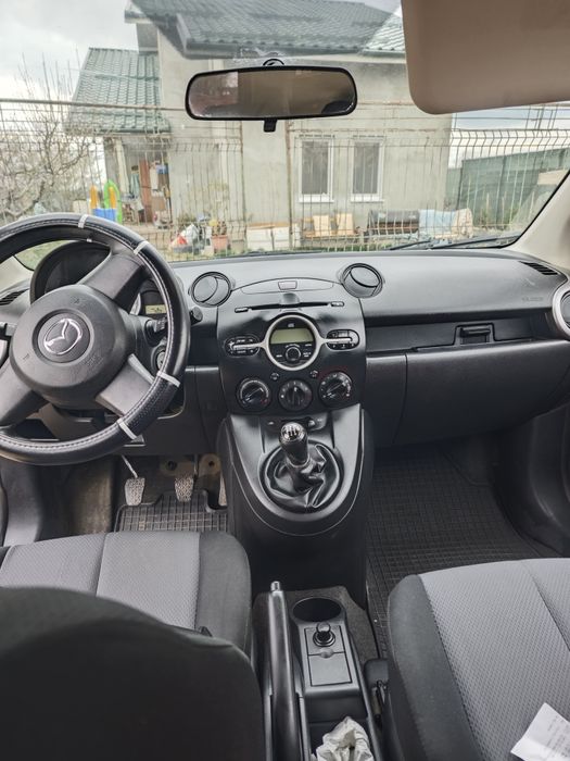 Mazda 2  benzină sau schimb