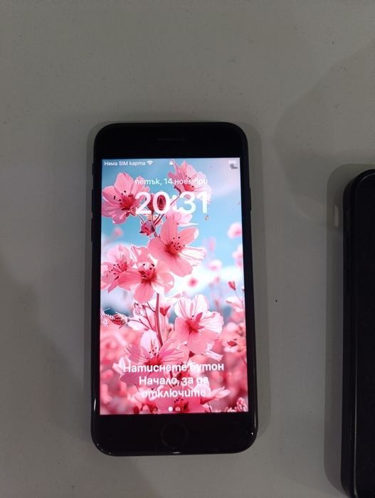 iPhone SE 2020, 64GB
Телефонът е в отлично състояние – работи безупр