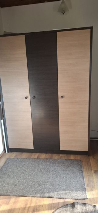 Dulap haine în stare f. bună