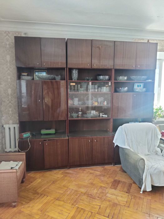 Продам стенку, плательные шкафы, кровати, мягкую мебель