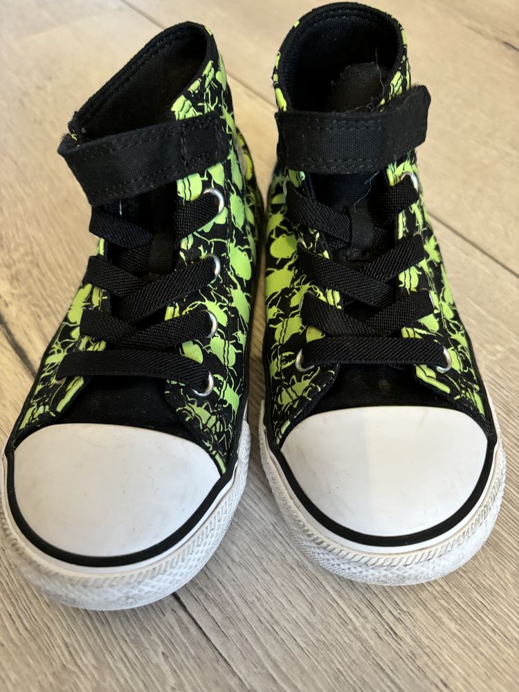 Converse copii fosforescenti model deosebit