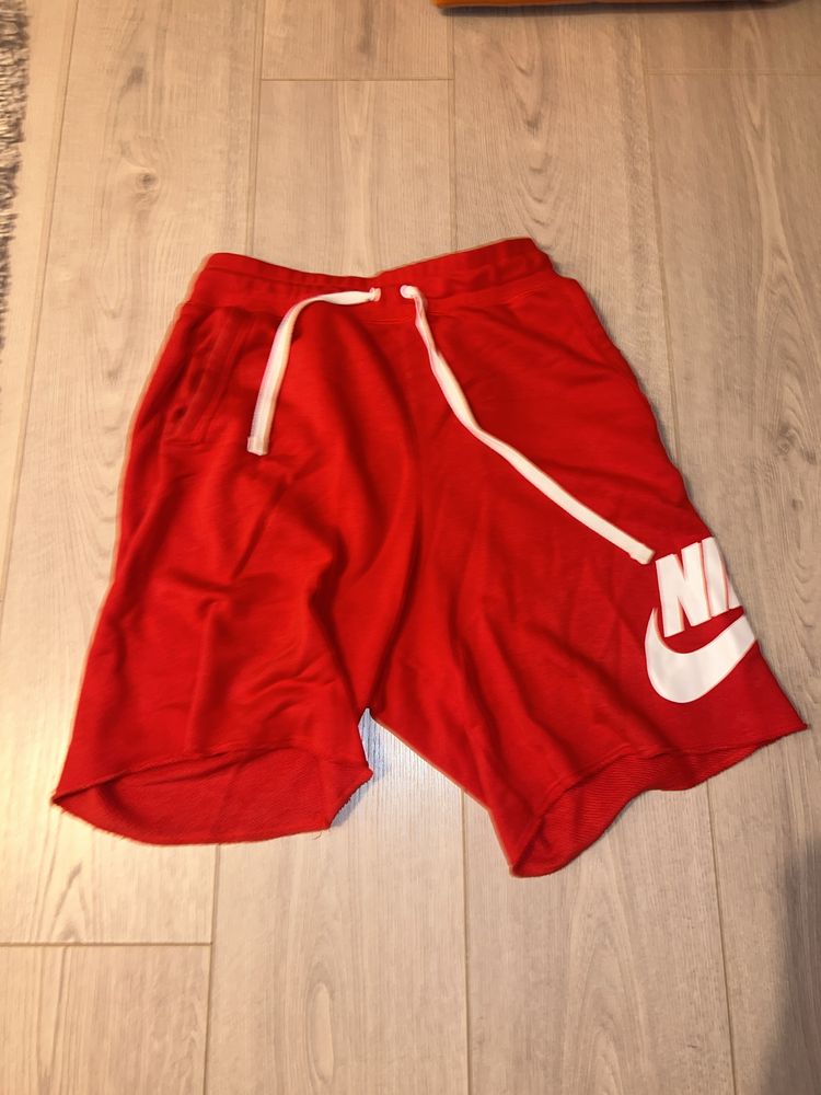 Pantaloni Nike Scurti Rosii